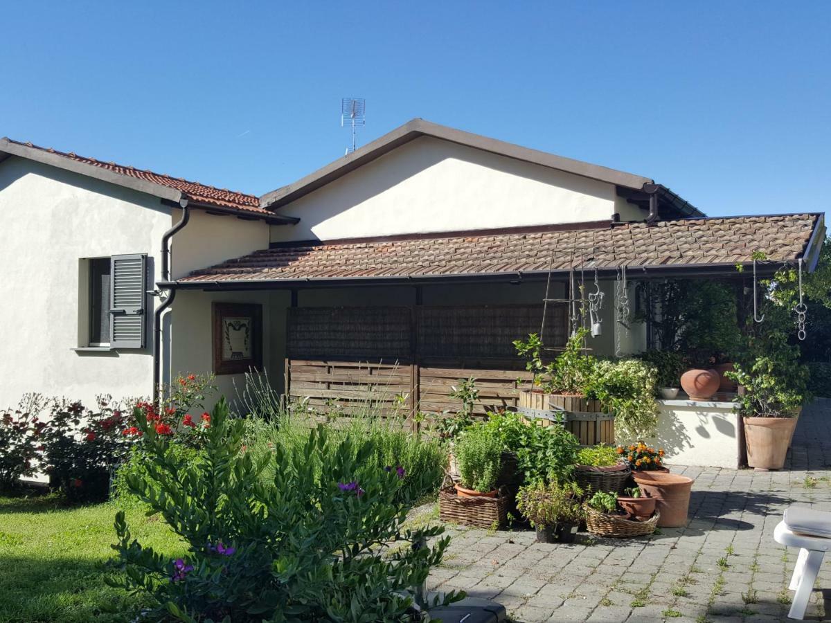 Bed and Breakfast La Terrazza Sui Vigneti-Rovescala San Damiano al Colle Exterior foto